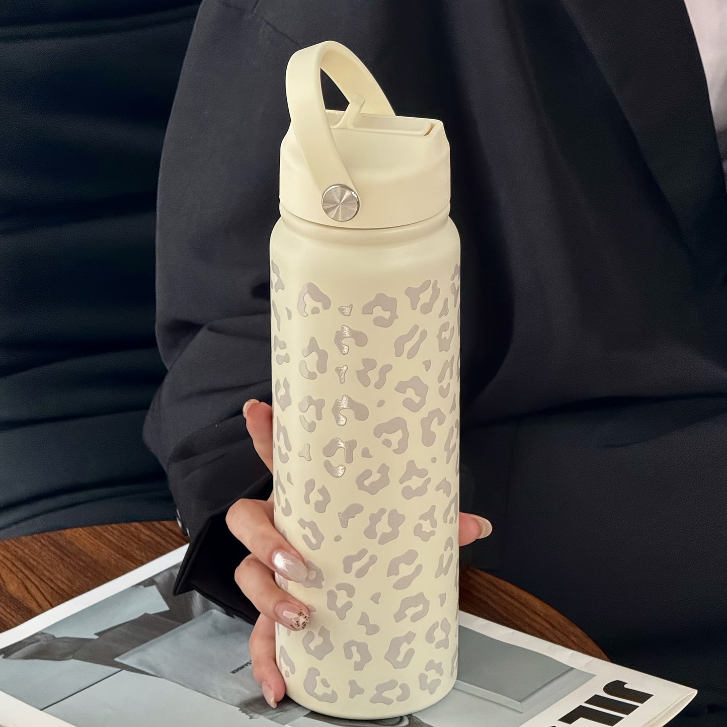1pc Stylish Travel Flask 800ml Insulated Stainless Steel Travel Flask - 1pc Cow & Leopard Print, Durable & Reusable, Minimalist Design for Office, Outdoor Adventures, Hiking, Picnics, Parties | Perfect Gift for Family & Friends | Stylish & Durable