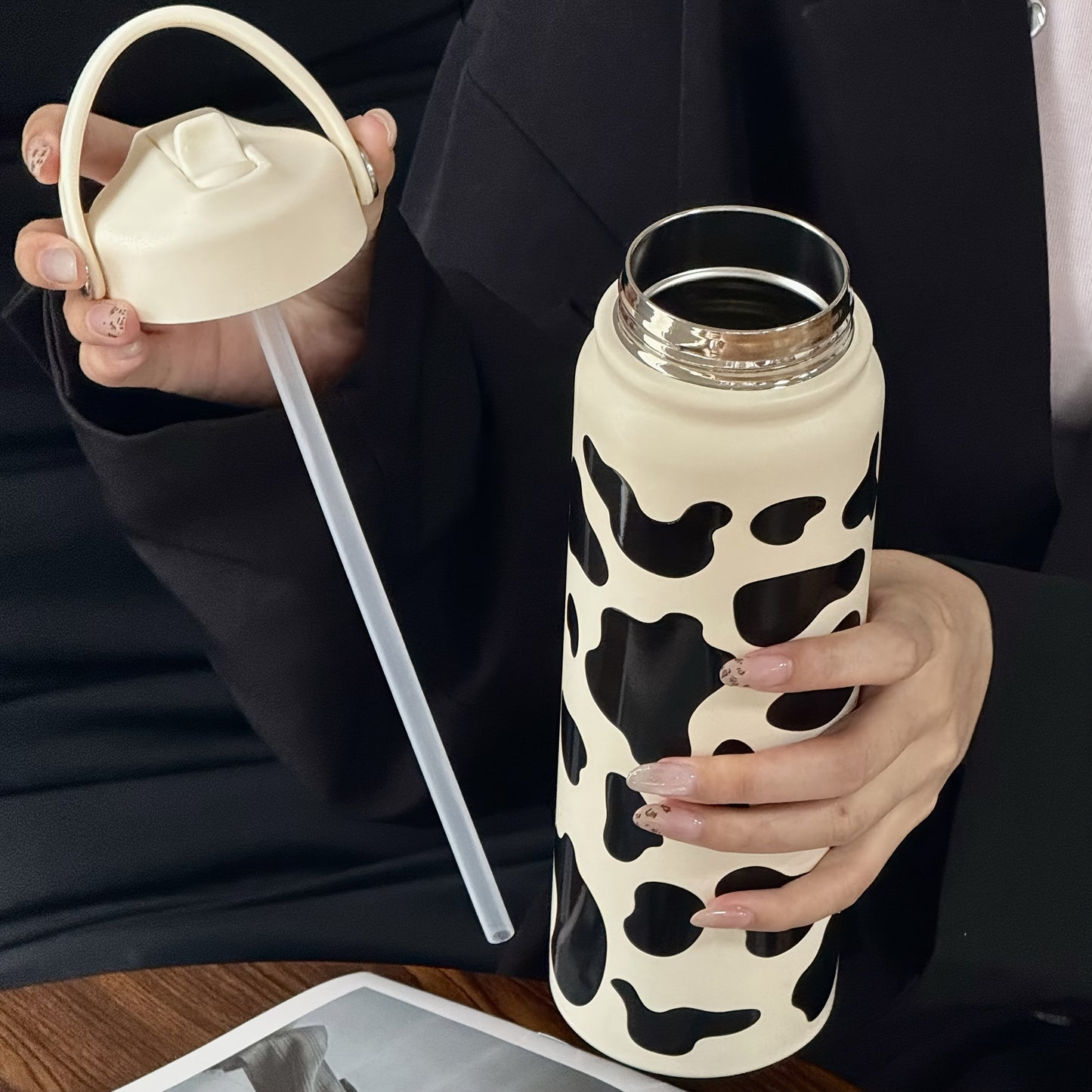 1pc Stylish Travel Flask 800ml Insulated Stainless Steel Travel Flask - 1pc Cow & Leopard Print, Durable & Reusable, Minimalist Design for Office, Outdoor Adventures, Hiking, Picnics, Parties | Perfect Gift for Family & Friends | Stylish & Durable