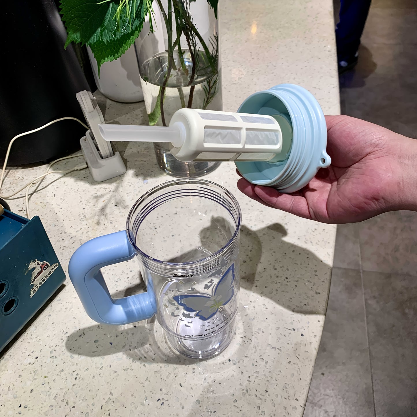 1000ml Large-Capacity Stylish Water Bottle with Straw, Portable Tea Separation Brewing Cup