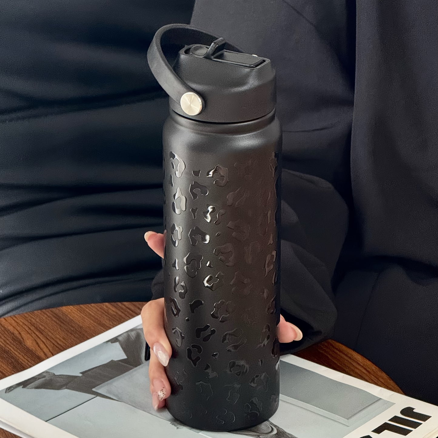 1pc Stylish Travel Flask 800ml Insulated Stainless Steel Travel Flask - 1pc Cow & Leopard Print, Durable & Reusable, Minimalist Design for Office, Outdoor Adventures, Hiking, Picnics, Parties | Perfect Gift for Family & Friends | Stylish & Durable