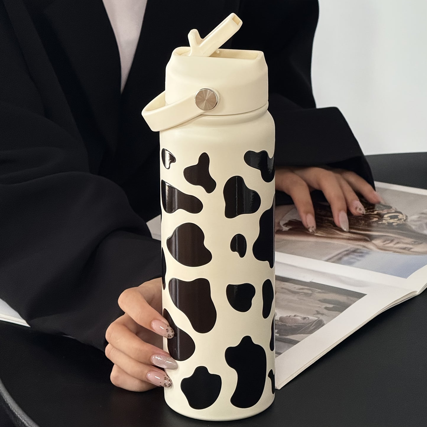1pc Stylish Travel Flask 800ml Insulated Stainless Steel Travel Flask - 1pc Cow & Leopard Print, Durable & Reusable, Minimalist Design for Office, Outdoor Adventures, Hiking, Picnics, Parties | Perfect Gift for Family & Friends | Stylish & Durable