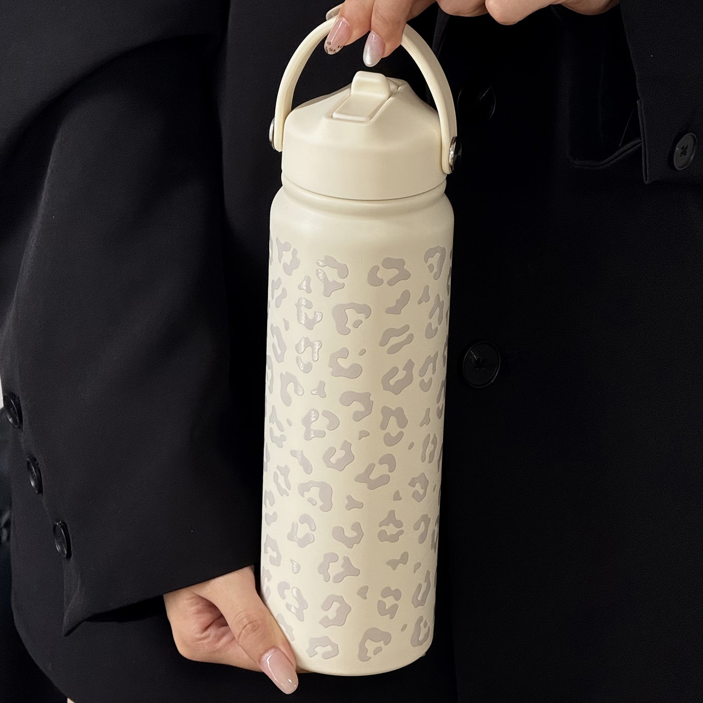 1pc Stylish Travel Flask 800ml Insulated Stainless Steel Travel Flask - 1pc Cow & Leopard Print, Durable & Reusable, Minimalist Design for Office, Outdoor Adventures, Hiking, Picnics, Parties | Perfect Gift for Family & Friends | Stylish & Durable